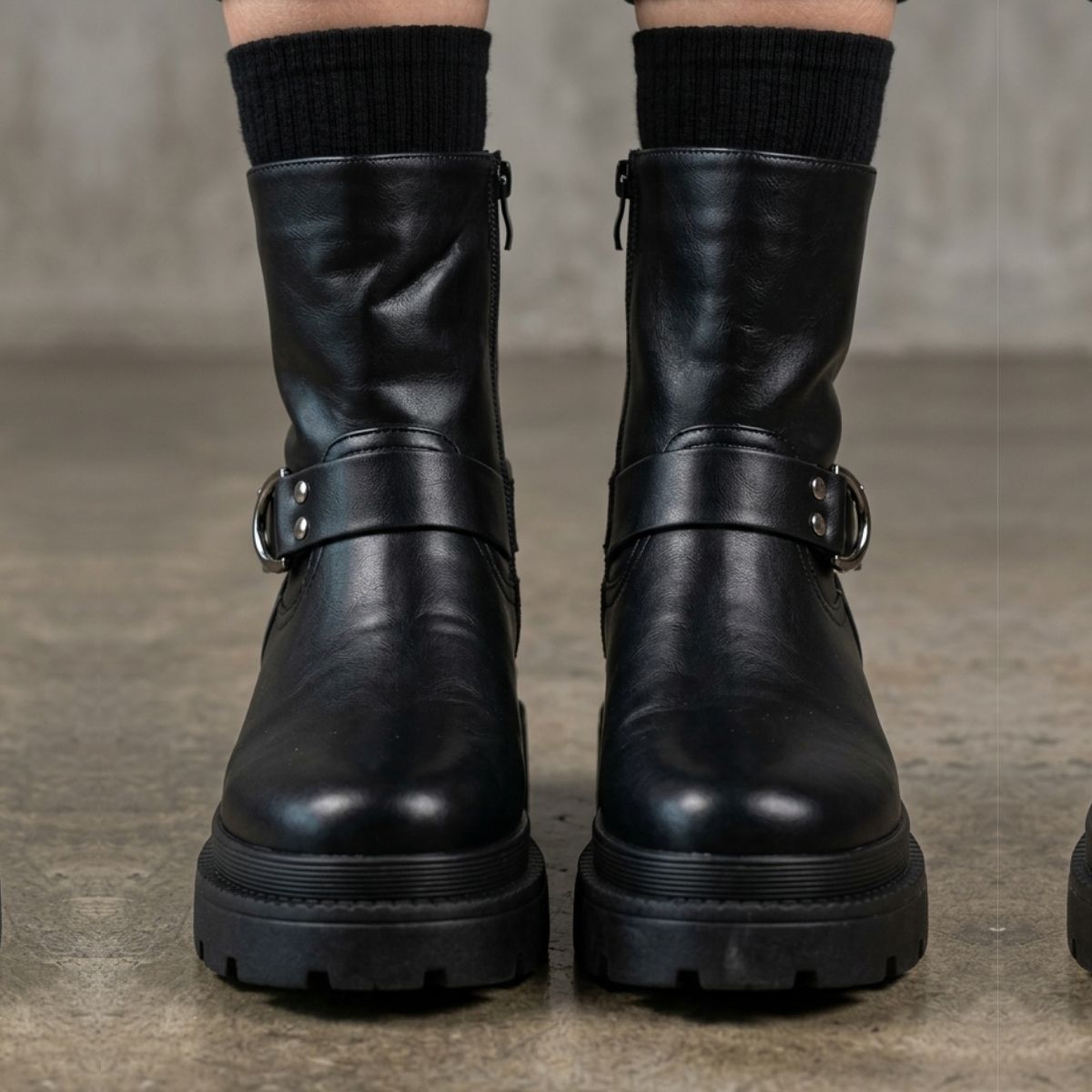 Botas Negras de Eco Cuero con Plataforma para Mujer - Caja de 12 Pares
