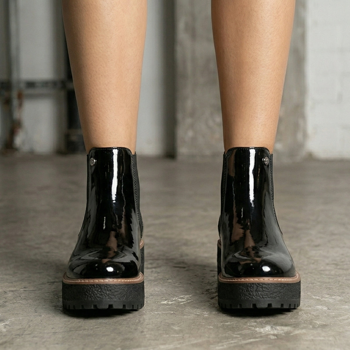Botín Chelsea de Charol Negro con Plataforma Mujer - Caja de 6 Pares