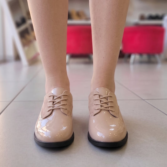 Mocasines Elegantes de Charol Beige Mujer - Caja de 12 Pares