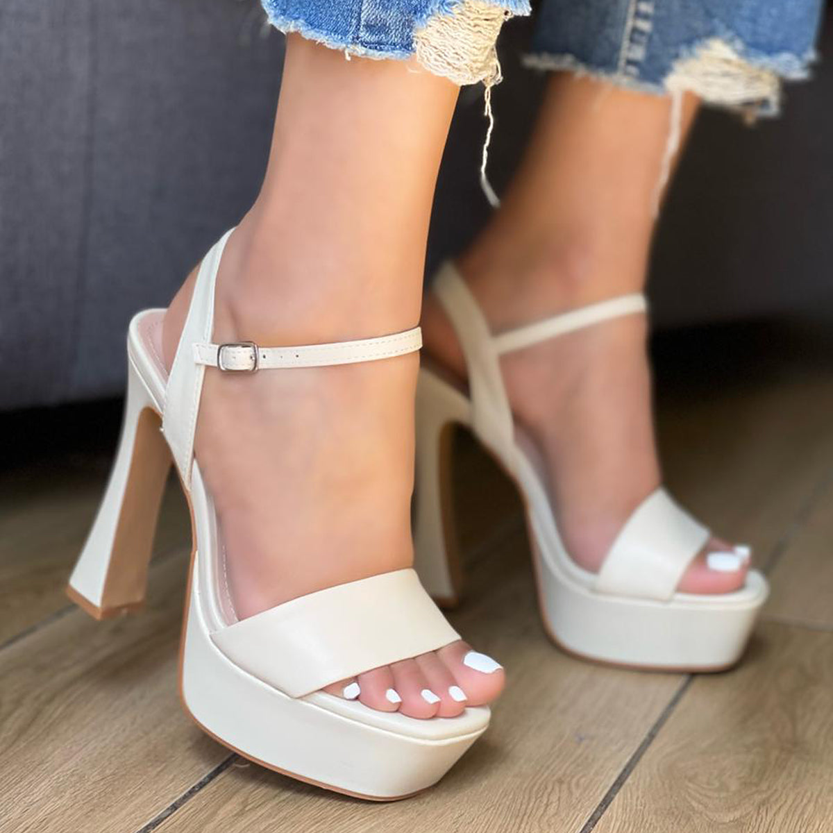 Sandalias de Taco Oblicuas Negras - Caja de 8 Pares