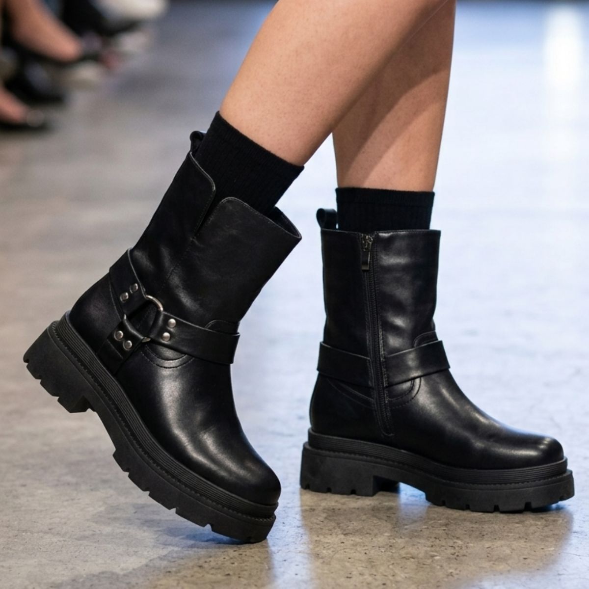 Botas Negras de Eco Cuero con Plataforma para Mujer - Caja de 12 Pares