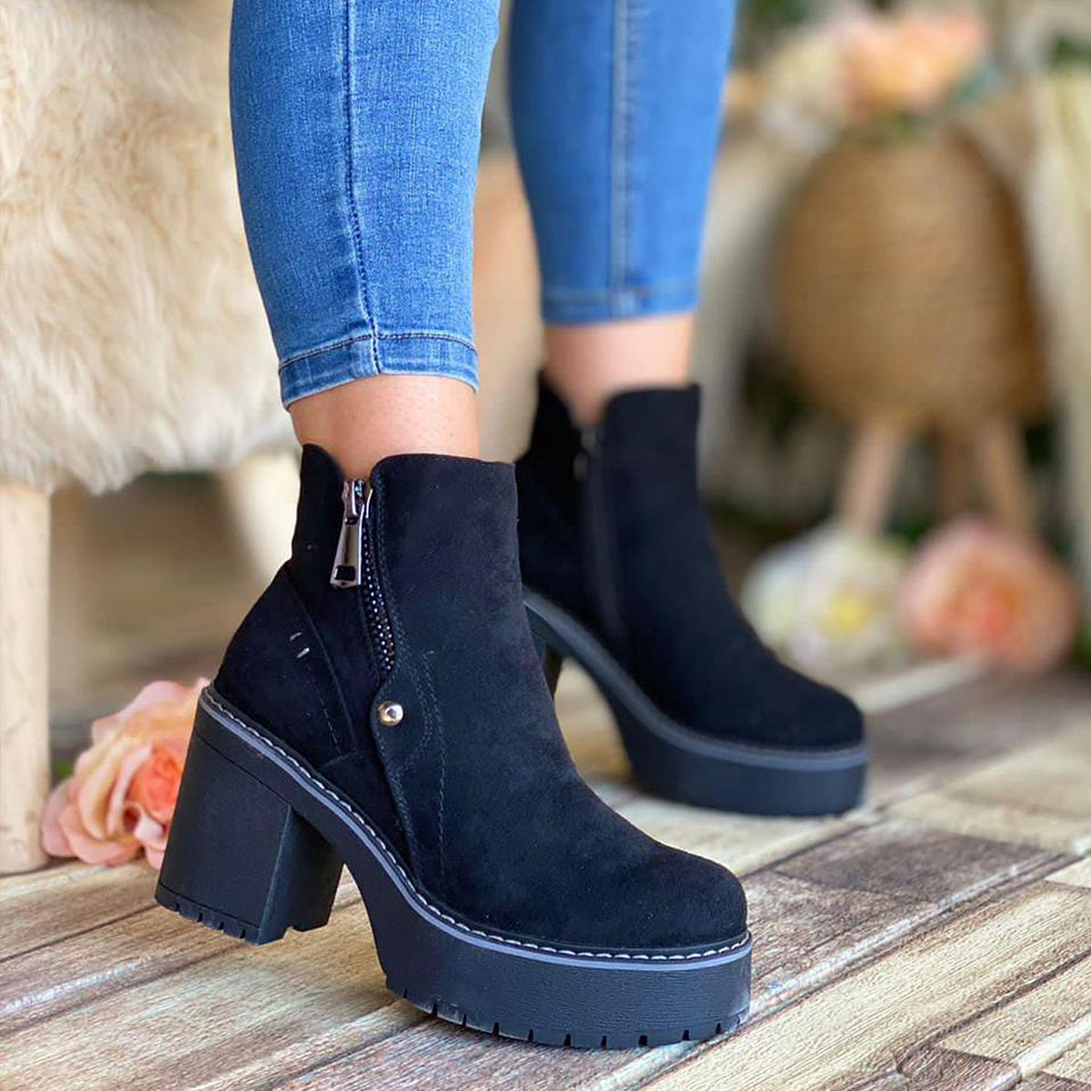 Botines De Gamuza Con Taco & Cierre Negro - Caja de 12 Pares
