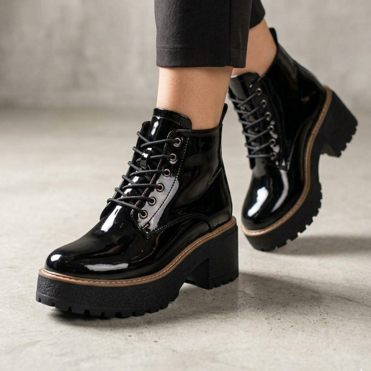 Botines Charol Negro con Plataforma y Cordones - Caja de 6 Pares