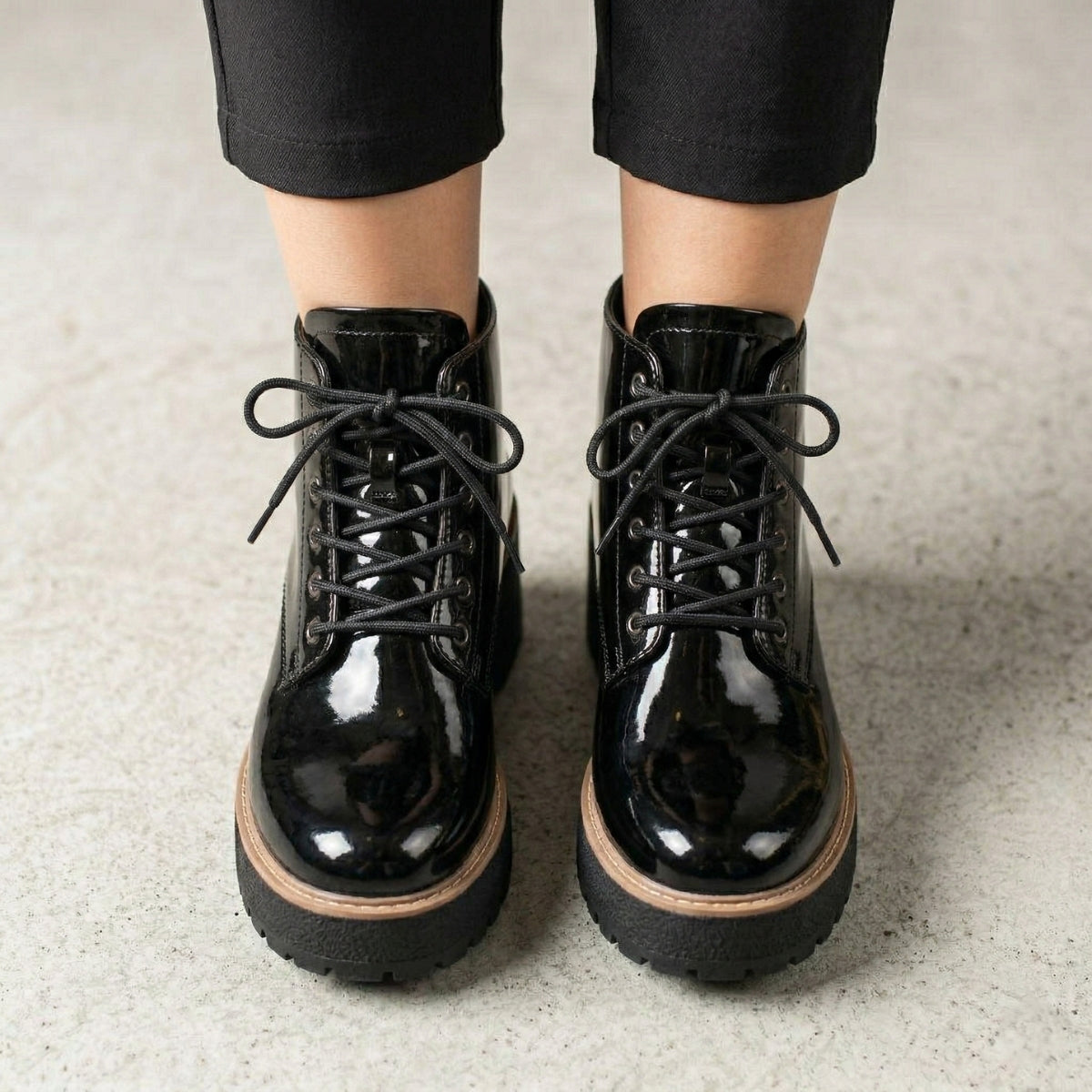 Botines Charol Negro con Plataforma y Cordones - Caja de 6 Pares