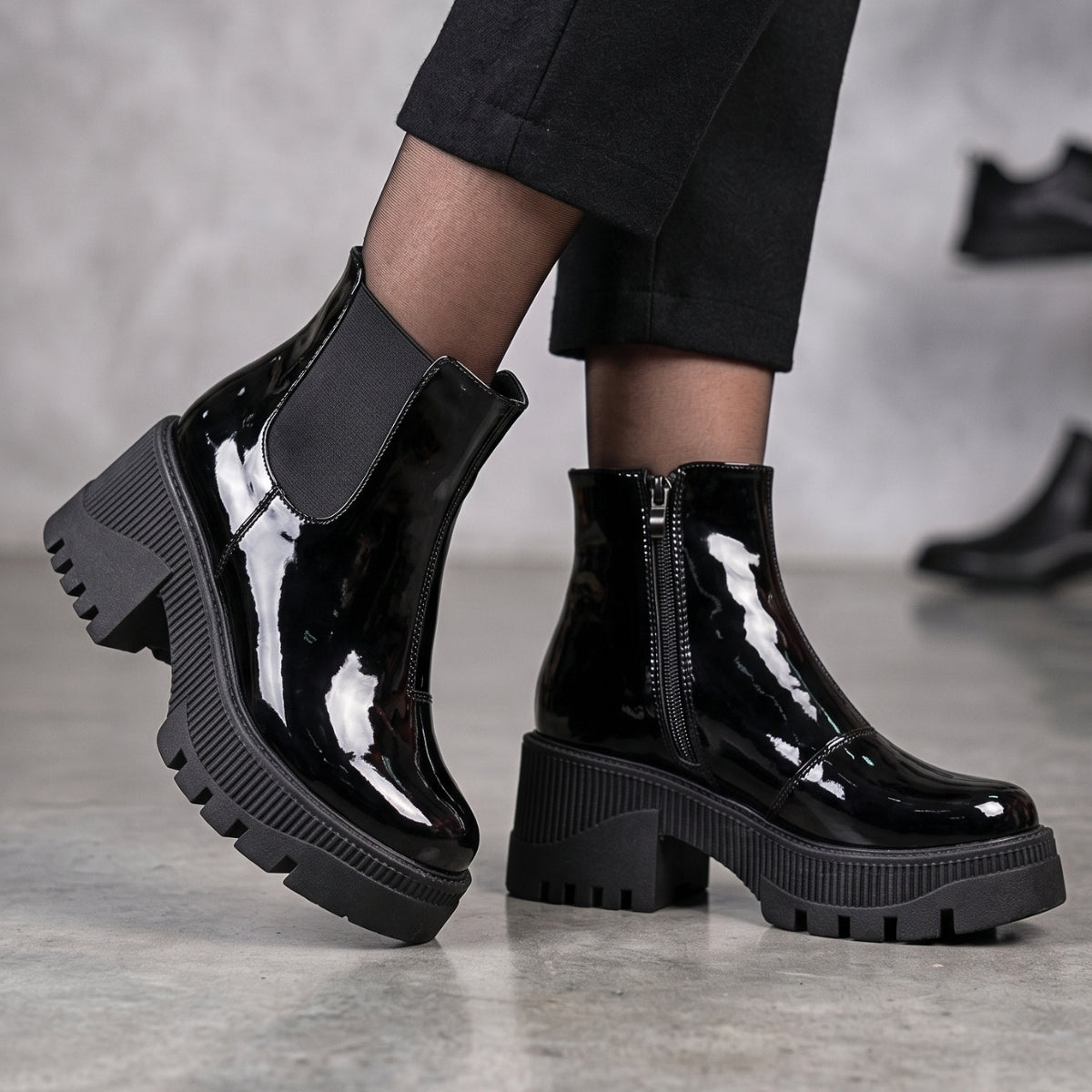 Botines Chelsea de Charol Negro con Suela Chunky - Caja de 6 Pares