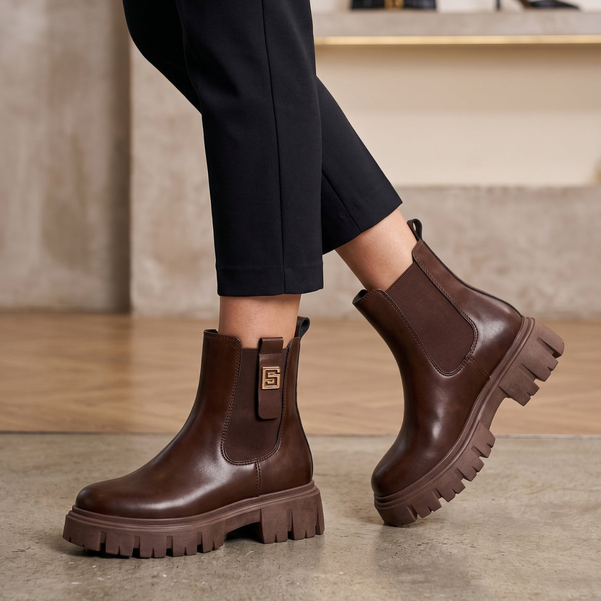Botas Chelsea Marrones con Plataforma - Caja de 8 Pares