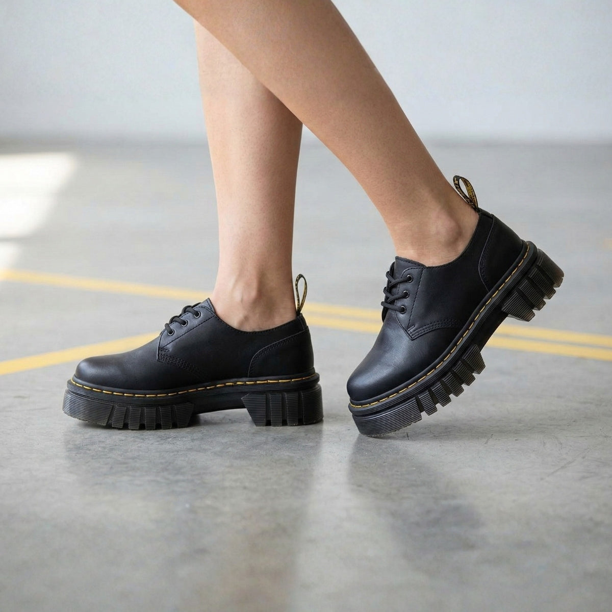 Zapatos Con Plataforma D. Martens Quad Smooth - Caja de 12 Pares