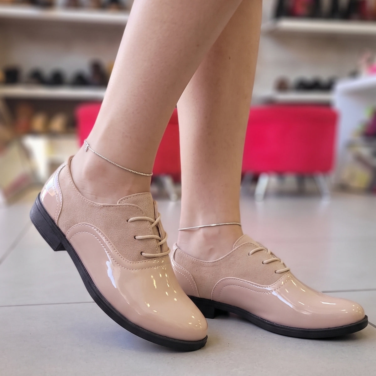 Mocasines Elegantes de Charol Beige Mujer - Caja de 12 Pares