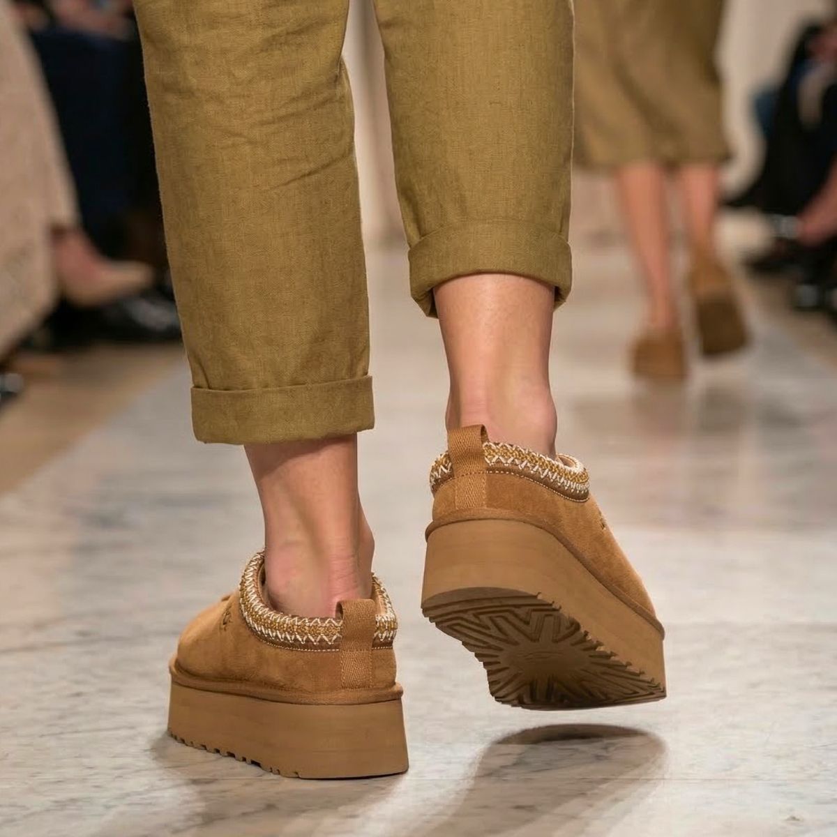 Pantufla de Gamuza Mujer Tazz Chiporro Camel - Caja de 12 Pares
