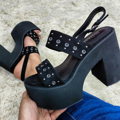 Sandalia de Plataforma Alta Con Hoyos Negro - Caja de 8 Pares