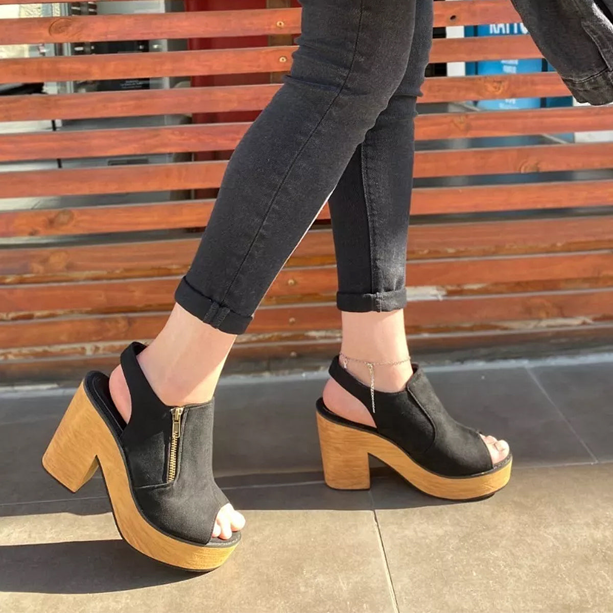 Sandalia de Gamuza Taco Bajo Negro - Caja de 12 Pares